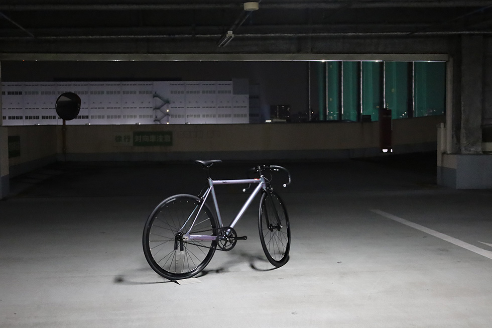 街中で映えるシングルスピード FUJI TRACK ARCV | TWOPEDAL